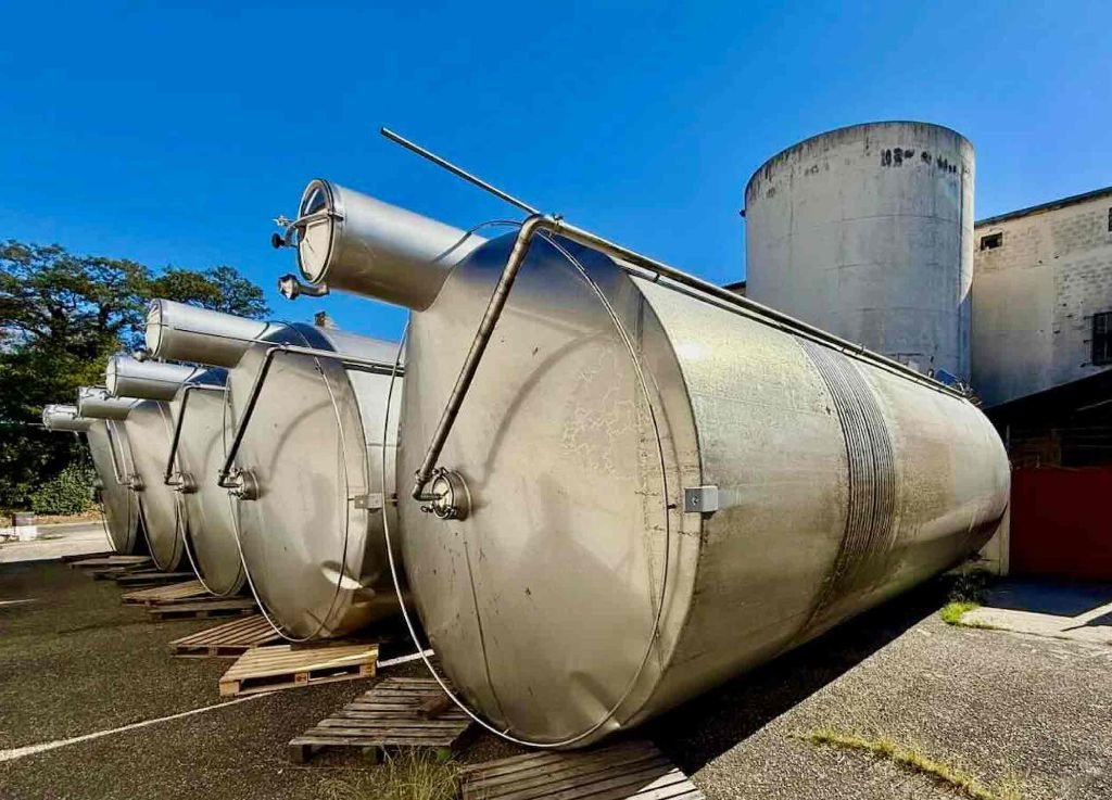 Sonstige Obsttechnik & Weinbautechnik Türe ait Sonstige | Cuve inox - Fond cuillère sur jupe - 700 HL, Gebrauchtmaschine içinde Monteux (resim 1)